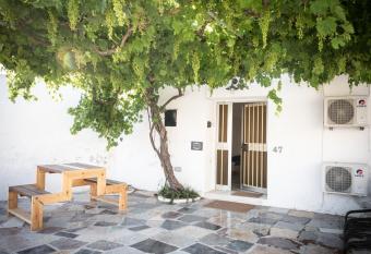 VINE COTTAGE AKROTIRI LIMASSOL a has Balcony rooms