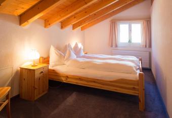 Hotel Grindelwalderhof - At the Center with Supermarket allows 18 year olds to book a room