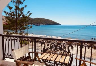 Seaside Apartment Poros has Balcony rooms