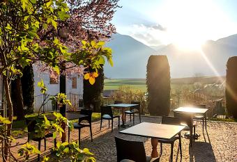 Hotel Al Sole allows 18 year olds to book a room