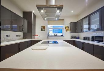 Host & Stay - The View Old Coastguard Cottage allows 18 year olds to book a room