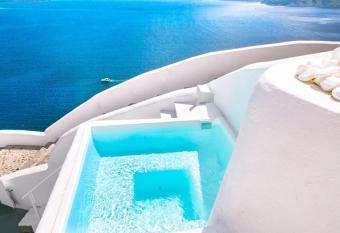 Luxury Santorini Villa Full Moon Villa Outdoor Plunge Pool Sea Caldera View 1 BDR Oia allows 18 year olds to book a room