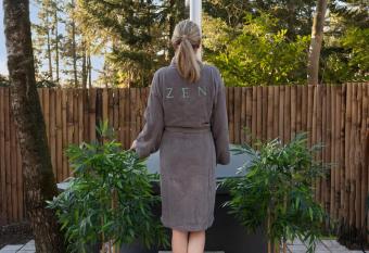 ZEN-bungalow NO 1 met sauna en hottub has Balcony rooms