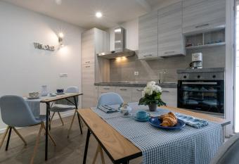 Maisonette Modena Park has Balcony rooms