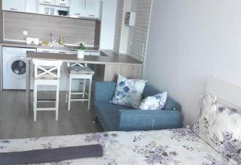 Dream studio with parkplace allows 18 year olds to book a room