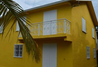 Grand T3/4 - Ste Clotilde has Balcony rooms