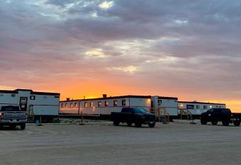 Amity Lodge - Jal allows 18 year olds to book a room