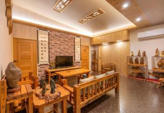 Yao Woo B&B has Balcony rooms