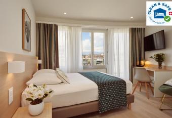 Hotel Suisse allows 18 year olds to book a room