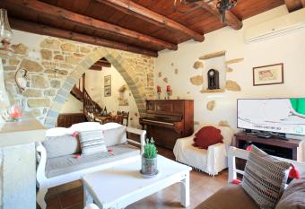 Villa Kamilari has Balcony rooms