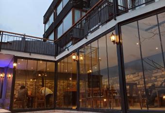 Variante Hotel allows 18 year olds to book a room