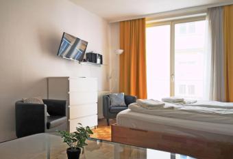 Central living - Stephansdom Apartments has Balcony rooms