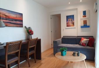 Copacabana e Ipanema, a 200 metros do MAR has Balcony rooms