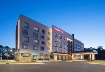 Hampton Inn by Hilton Smithfield Selma allows 18 year olds to book a room