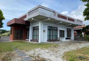 Tida-kan-kan -SEVEN HOTELS & Resorts- allows 18 year olds to book a room