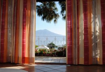 Mama Chuy Hotel & Villas has rooms with a private hot tub