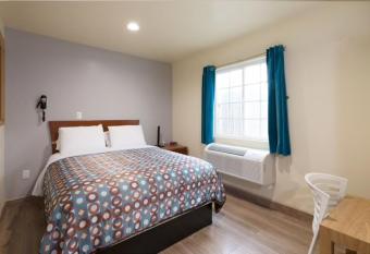 Sands Inn has Smoking rooms