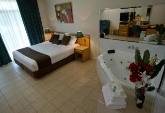 Mid City Motor Inn Singleton allows 18 year olds to book a room