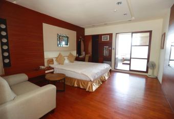 Ailiga Travel Villa has rooms with a private hot tub