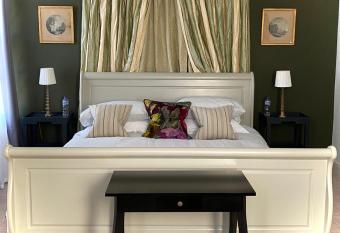 Merchant39 allows 18 year olds to book a room