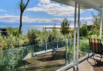 Kimberley One - Nelson Waterfront Apartment has Balcony rooms