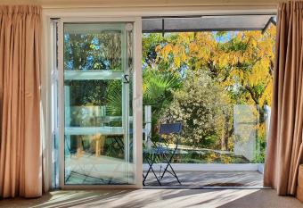 Kimberley Two - Nelson Waterfront Apartment has Balcony rooms