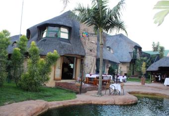 Edison Luxe Guest House has Balcony rooms