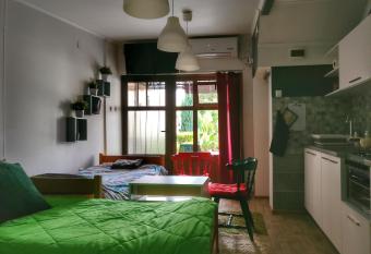 Studio House - Getaway has Balcony rooms