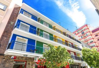 Hostal El Mercat has Balcony rooms
