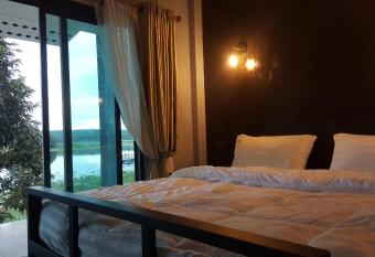                                                                                                By the dam Cafe and Farmstay has Balcony rooms