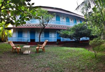 Heritage House: The Honeymooners Houstel allows 18 year olds to book a room