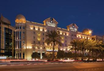Grand Regency Doha, Trademark Collection by Wyndham has rooms with a private hot tub