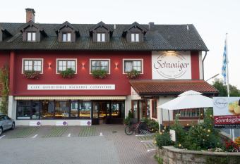 Hotel Schwaiger allows 18 year olds to book a room
