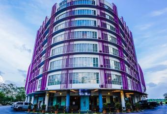 Win Hotel allows 18 year olds to book a room