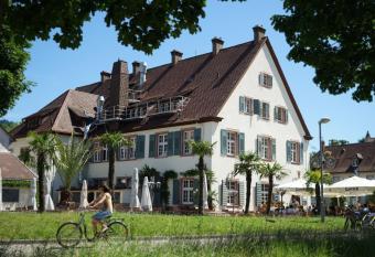 Hotel Gasthaus Sch  tzen allows 18 year olds to book a room