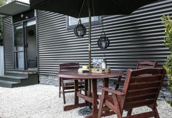 HOH - Chalet Frodo allows 18 year olds to book a room