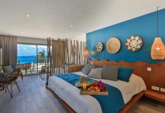 Orient Beach Hotel has Balcony rooms