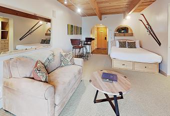 Timberline Condominium Studio Unit 115 allows 18 year olds to book a room