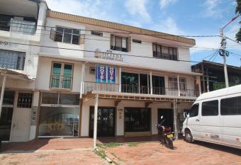 HOTEL ANAPOIMA PLAZA IN allows 18 year olds to book a room