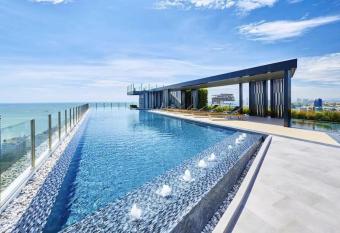 The Base central Pattaya by WCC has Balcony rooms