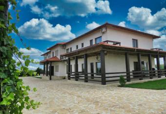 RE  EDIN  A PRIN  ESELOR has Balcony rooms