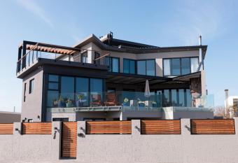 Noa Neve Homestay has Balcony rooms