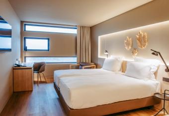 Mercure F  tima allows 18 year olds to book a room