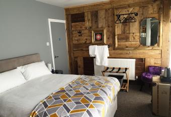 Carpenters Arms Hotel allows 18 year olds to book a room