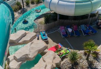 Camping Le Bois Joly has Balcony rooms