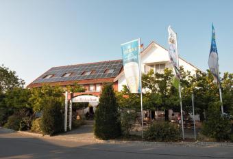 Hotel Wirtshaus Krone allows 18 year olds to book a room