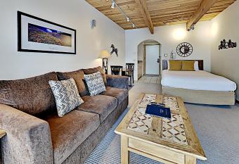 Timberline Condominium Studio Deluxe Unit 215 has Balcony rooms