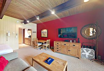 Timberline Condominium Studio Deluxe Unit 216 has Balcony rooms