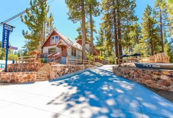 Cottage 1 Arctic Fox Family Retreat Perfect Location to Enjoy Big Bear has Smoking/Balcony rooms
