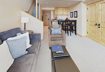 Timberline Condominium Studio Loft Deluxe Unit 315 has Balcony rooms